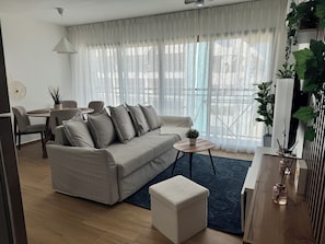 TV - Charming 1-bedroom Apartment Steps from Los Corales Beach (Bavaro)