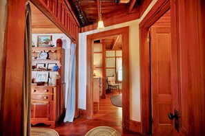 المنشأة من الداخل