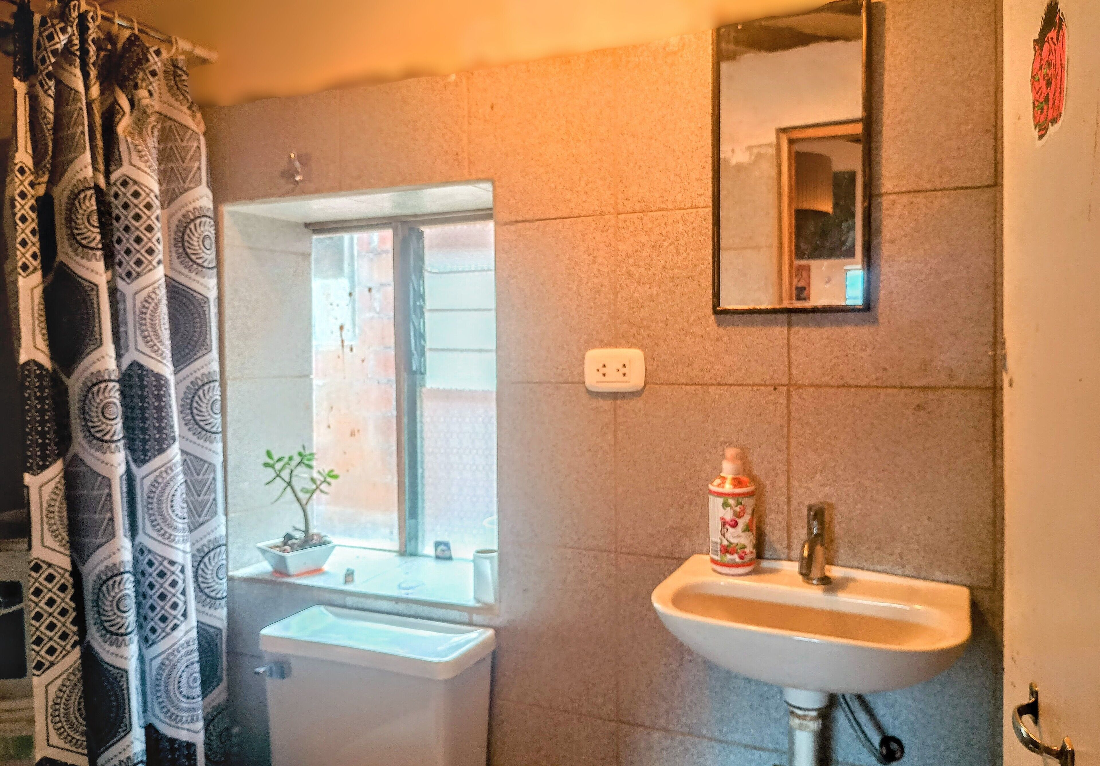 Suihku, saippua, vessapaperi