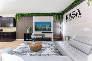 Smart-tv, bordfodbold, stereoanlæg