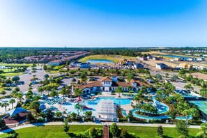 Utomhuspool och uppvärmd pool