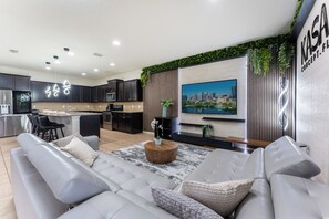 智能电视、桌上足球、立体声音响