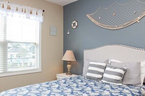 2 bedrooms, free WiFi, bed sheets - Heatherston 1063 Walk to Tee Time Daily overlooking the pool area! (Myrtle Beach)