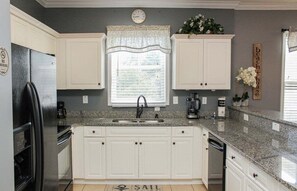 Fridge, microwave, oven, stovetop - Heatherston 1063 Walk to Tee Time Daily overlooking the pool area! (Myrtle Beach)