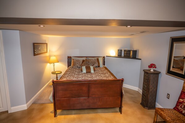 1 bedroom, iron/ironing board, WiFi, bed sheets