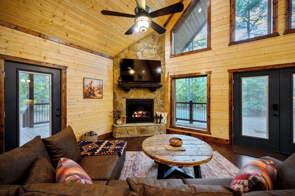 Smart TV, fireplace