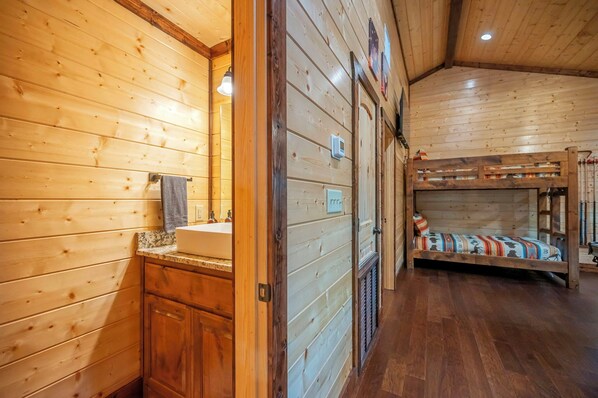 3 chambres, fer et planche à repasser, Wi-Fi gratuit, draps fournis