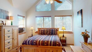 3 bedrooms, desk, iron/ironing board, free WiFi