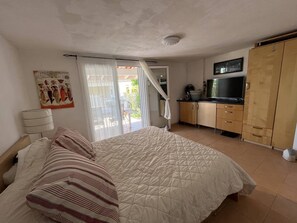 Free WiFi - Beautiful, spacious house with air conditioning in each bedroom + living room, WiFi, sleeps 6-8... (PORTIRAGNES)