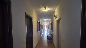 Caja de seguridad en la habitación y wifi gratis