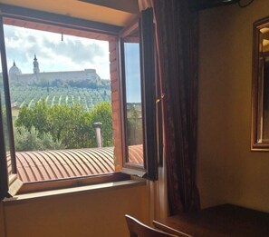 In-room safe, free WiFi - La Vecchia Fattoria (Loreto)