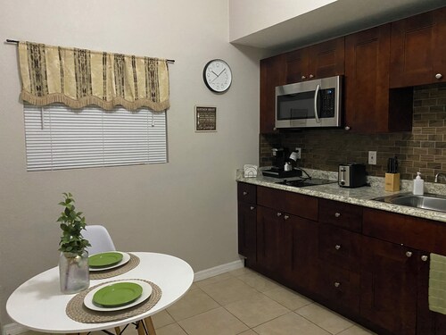 Unit B Cozy 1 bedroom 1 bath Studio.