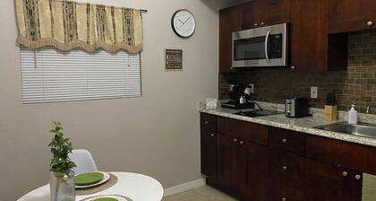 Unit B Cozy 1 bedroom 1 bath Studio.