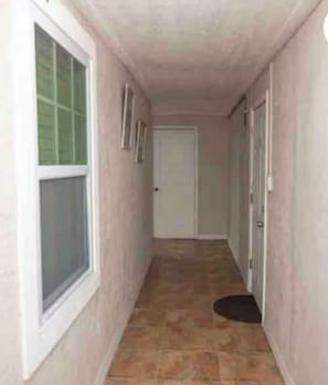 Interior - Unit B Cozy 1 bedroom 1 bath Studio. (Tampa)