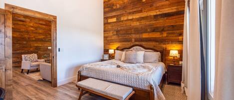 Desk, iron/ironing board, WiFi