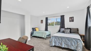 3 habitaciones, tabla de planchar con plancha, wifi y ropa de cama