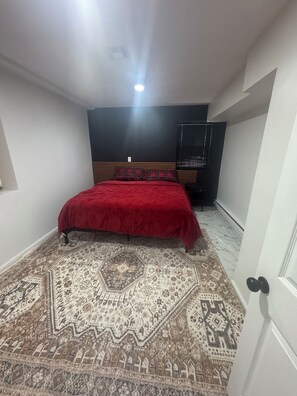 Room - Charming 2-bedroom apartment in East Orange (East Orange)