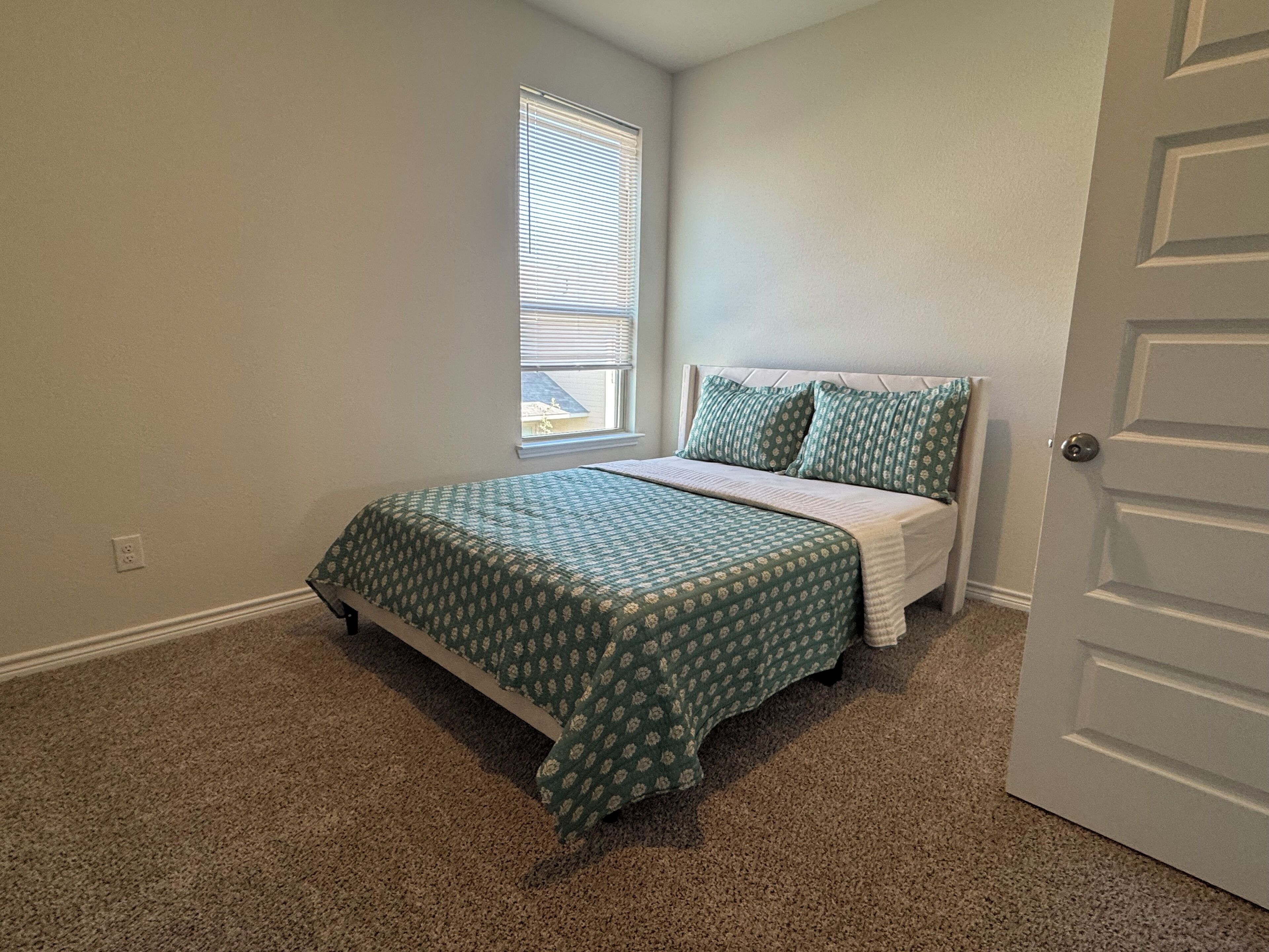 6 bedrooms, WiFi, bed sheets