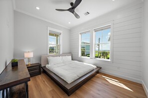 5 bedrooms, iron/ironing board, WiFi, bed sheets