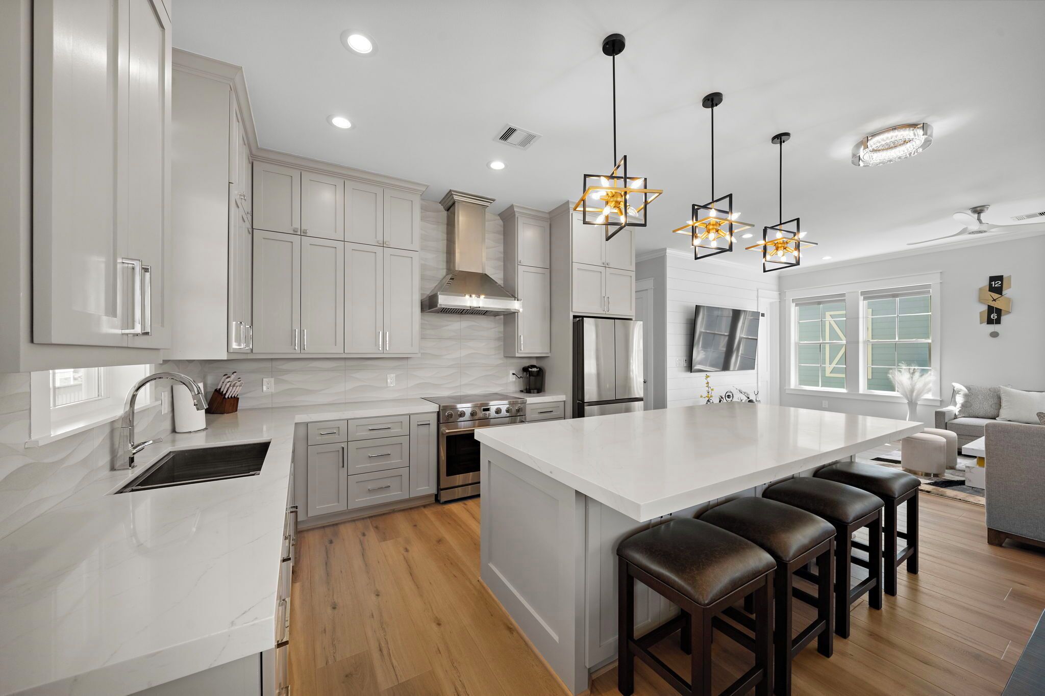 Microonde, forno, piano cottura, lavastoviglie