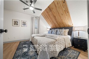 5 bedrooms, iron/ironing board, free WiFi, bed sheets - Heated Pool! Mini Golf! Hot Tub! Lakefront! (Hot Springs)
