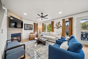 Smart TV - Heated Pool! Mini Golf! Hot Tub! Lakefront! (Hot Springs)