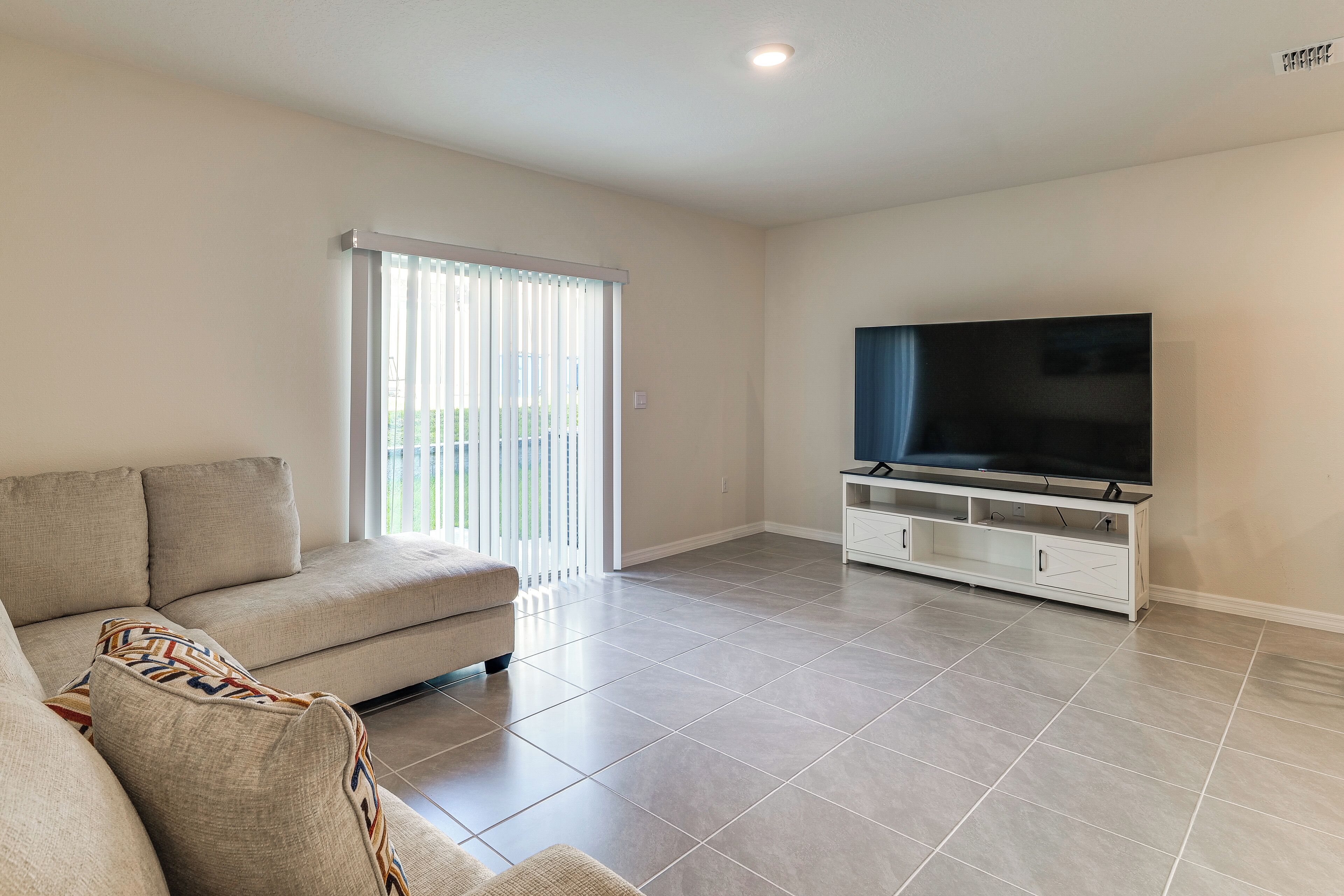 2 Mi To Dtwn: Newly Built Townhome In Davenport - 達文波特
