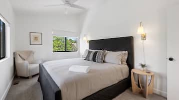 4 bedrooms, iron/ironing board, Internet, bed sheets
