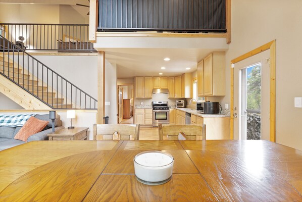 Interior - New! Hot tub, Fire Pit, Foosball Table! (Bigfork)