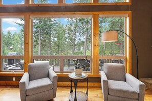 Interior - New! Hot tub, Fire Pit, Foosball Table! (Bigfork)