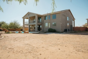 10 outdoor pools - Large Family Home Near Phoenix (Buckeye)