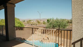 10 outdoor pools
