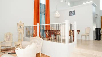 Deluxe Suite | Living area