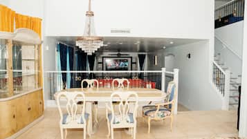 Deluxe Suite | Living area