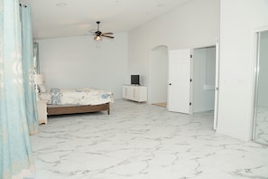 Deluxe Suite | Desk, iron/ironing board, free WiFi - Large Family Home Near Phoenix (Buckeye)