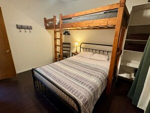 2 chambres, fer et planche à repasser, Wi-Fi, draps fournis