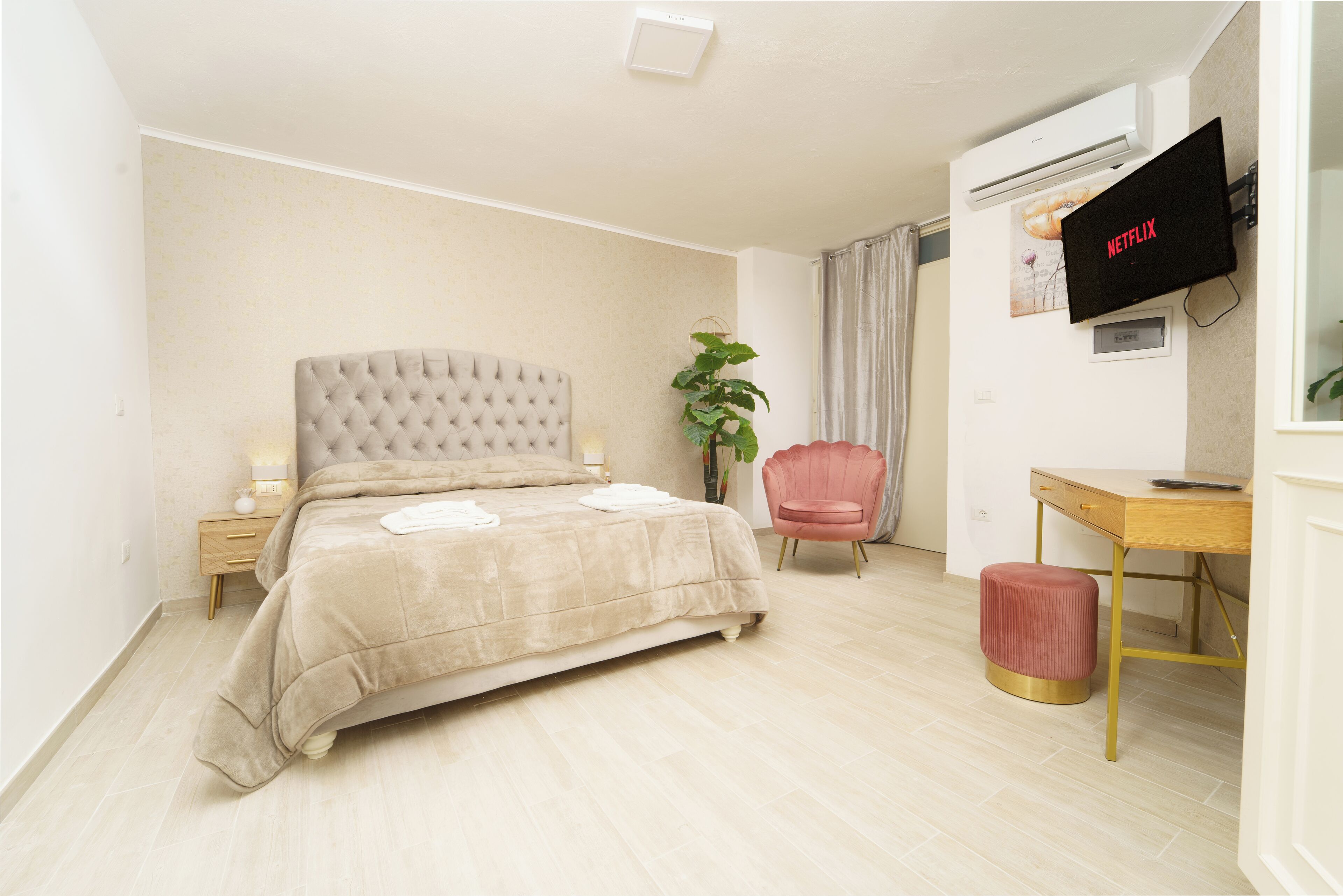 2 室のベッドルーム、セーフティボックス (室内)、WiFi (無料)、ベッドシーツ