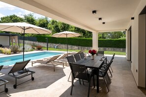 Outdoor dining - Villa Flores (Istria - Poreč) (Žužići)