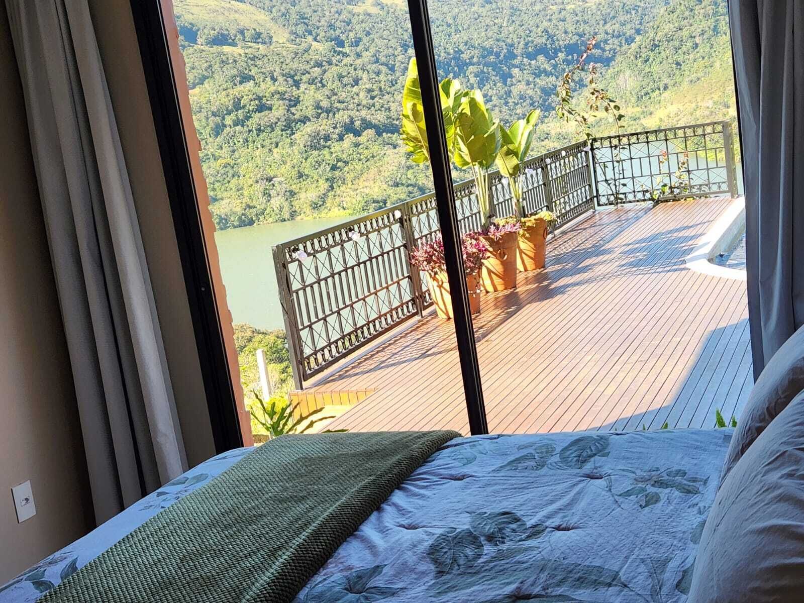 4 dormitorios, tabla de planchar con plancha, wifi y ropa de cama