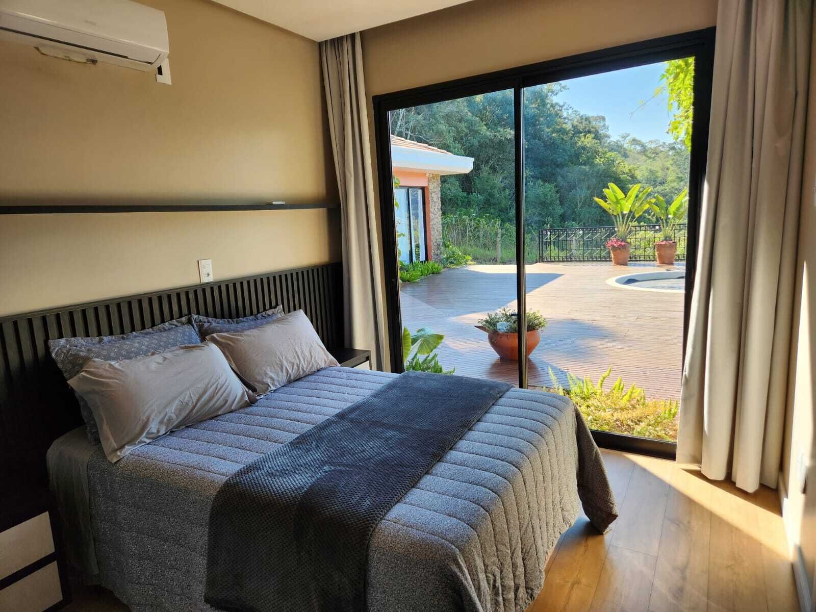 4 dormitorios, tabla de planchar con plancha, wifi y ropa de cama