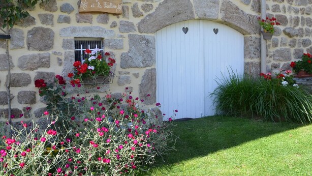 Exterior detail - Chez l'Toine et la Pauline (SAINT ROMAIN)