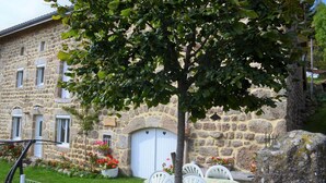 Outdoor dining - Chez l'Toine et la Pauline (SAINT ROMAIN)