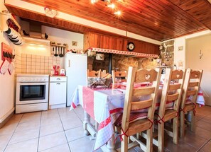 Unclassified image, 4 of 35, button - Chez l'Toine et la Pauline (SAINT ROMAIN)
