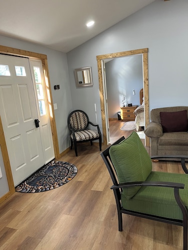 Charming New 2-bedroom house that’s close to it all