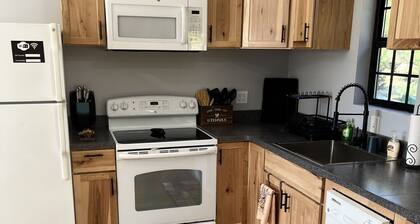 Charming New 2-bedroom house that’s close to it all