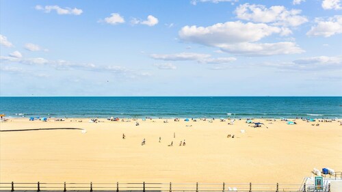 Upscale Remodeled 3 BR, 2 Bath Condo | On the Beach | Ocean Views