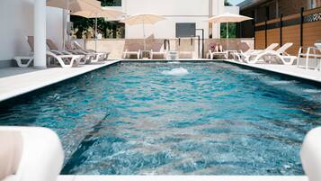 12 Außenpools, geöffnet von 08:00 Uhr bis 20:00 Uhr, Cabañas (kostenlos)