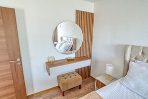 Apartamento superior, cocina, junto a la piscina | Ropa de cama de alta calidad y edredones de plumas