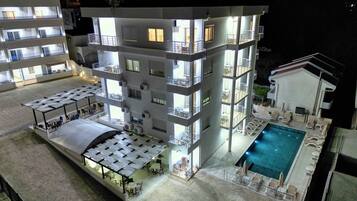 12 Außenpools, geöffnet von 08:00 Uhr bis 20:00 Uhr, Cabañas (kostenlos)