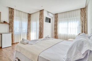 豪華公寓, 廚房, 池畔 | 高級寢具、羽絨被、特厚豪華床墊、房內夾萬